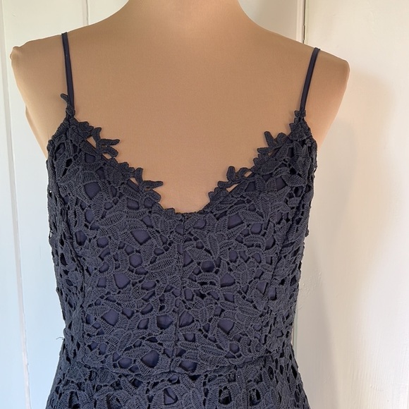 ASTR -the label- navy lace spaghetti strap fit and flare midi dress size L - Picture 4 of 11
